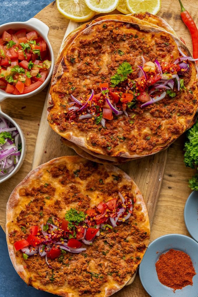 Kuliner Turki - Lahmacun, Bukan Kebab dan Bukan Pizza