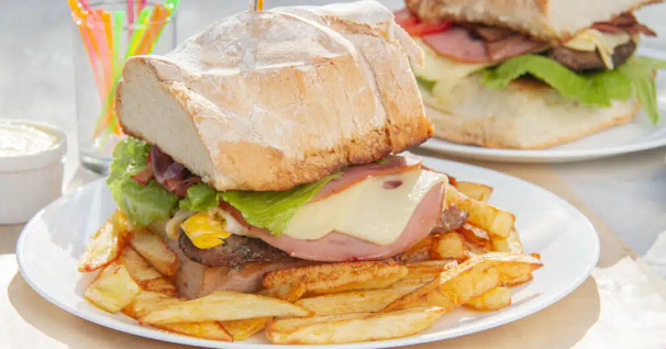 Sandwich Chivito Makanan Khas Nasional Uruguay