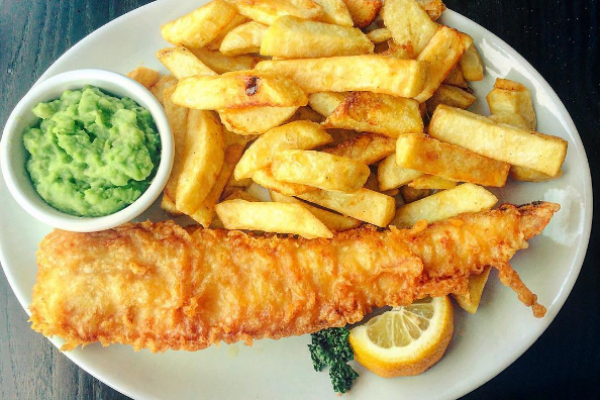 Mencicipi Fish and Chips Khas Inggris di Sudut Kota London