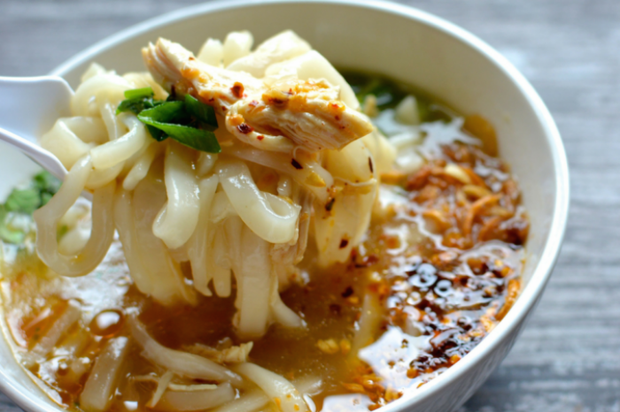 Khao Piak Sen Sup Mie Tradisional Khas Laos