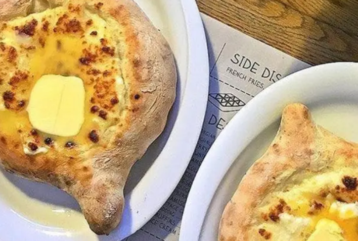 Khachapuri, kudapan khas Georgia berbahan dasar kebahagiaan