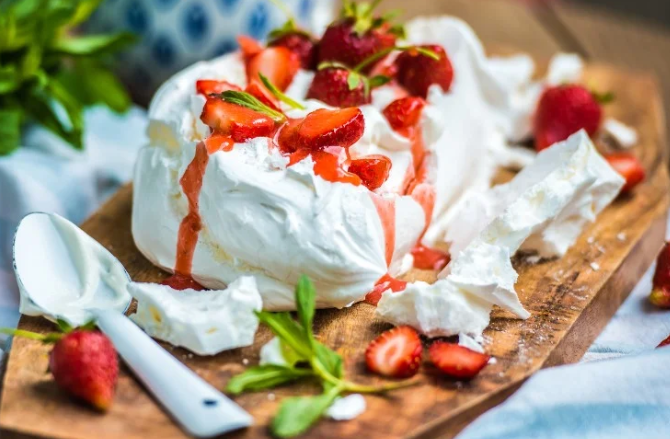 Eton Mess: Sejarah Makanan Penutup Klasik Inggris