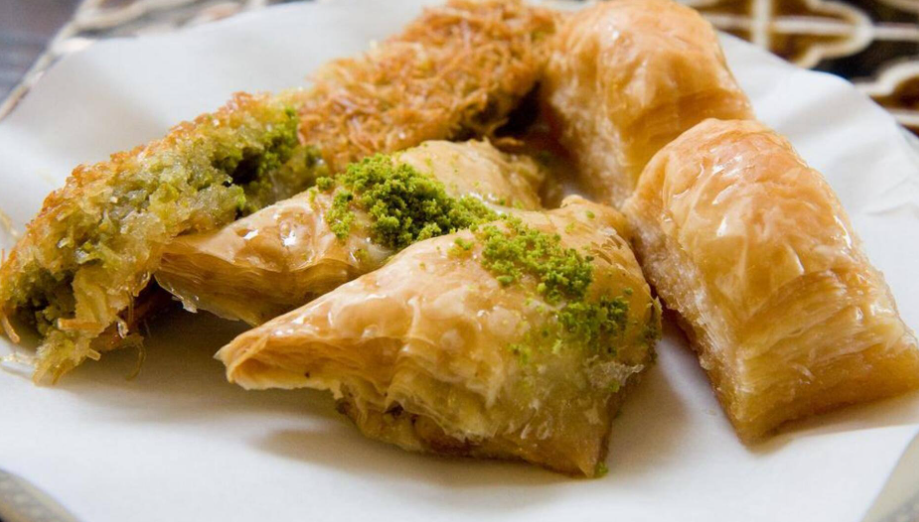 Baklava Albania: Kelezatan Manis dan Beraroma Kacang